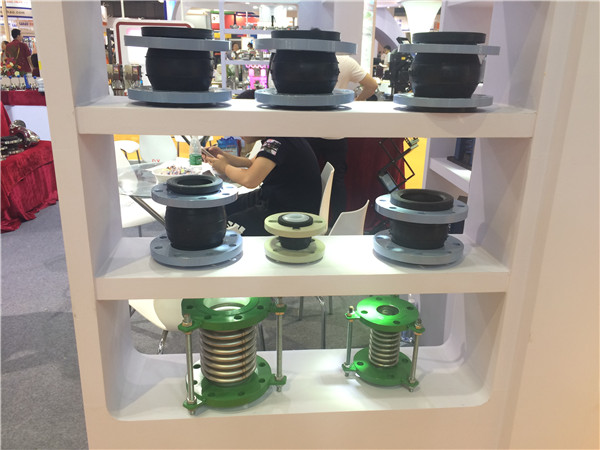 橡膠接頭廠家參加上海國際泵管閥展覽會現(xiàn)場 橡膠接頭廠家參加上海國際泵管閥展覽會現(xiàn)場