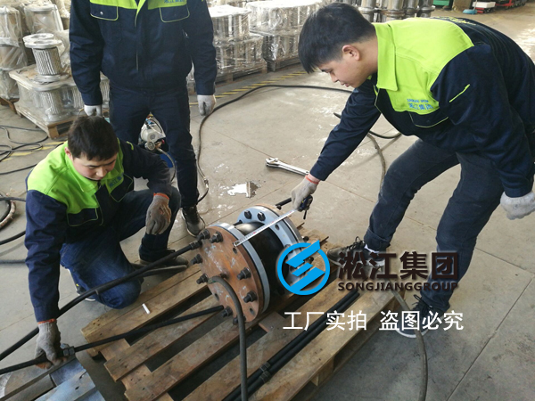 新年新開(kāi)始 產(chǎn)品質(zhì)量第一為重要 DN250橡膠接頭壓力檢測(cè)培訓(xùn) 新年新開(kāi)始 產(chǎn)品質(zhì)量第一為重要 DN250橡膠接頭壓力檢測(cè)培訓(xùn)