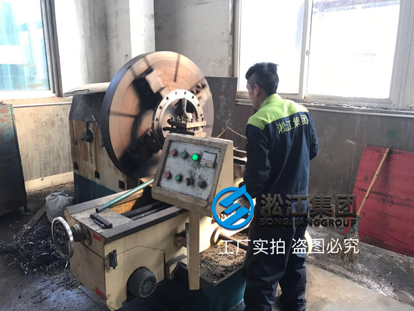 【生產(chǎn)現(xiàn)場】橡膠接頭開槽法蘭生產(chǎn)現(xiàn)場 【生產(chǎn)現(xiàn)場】橡膠接頭開槽法蘭生產(chǎn)現(xiàn)場