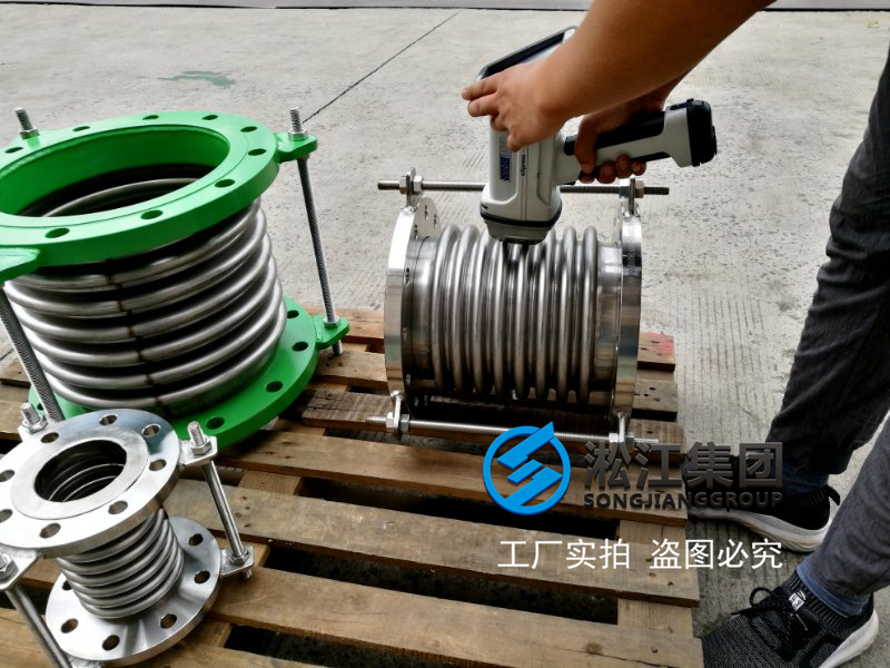 出口沙特吉達港的波紋補償器樣品進行光譜儀檢測 出口沙特吉達港的波紋補償器樣品進行光譜儀檢測