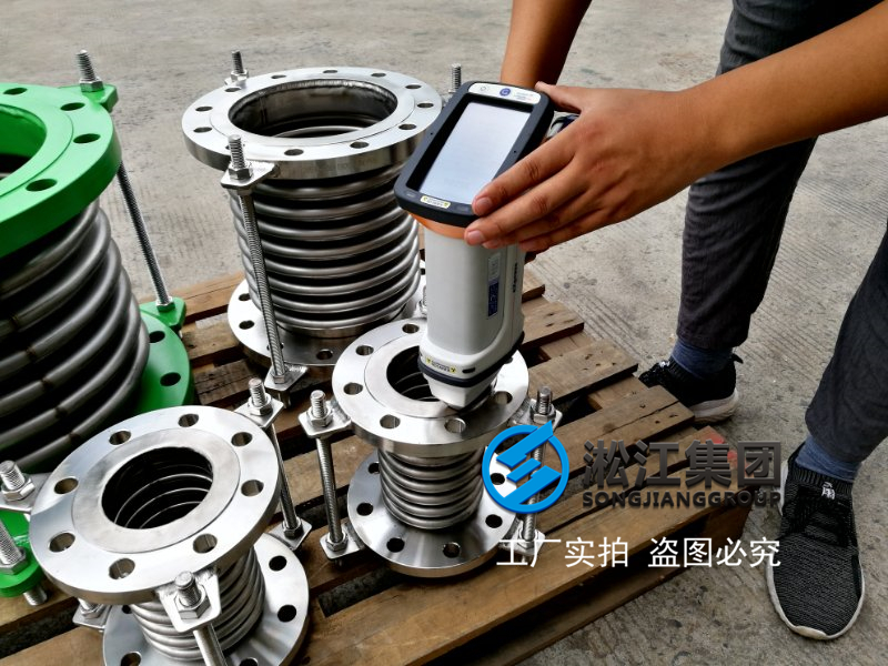出口沙特吉達港的波紋補償器樣品進行光譜儀檢測 出口沙特吉達港的波紋補償器樣品進行光譜儀檢測