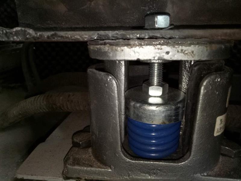 風(fēng)機(jī)安裝彈簧減震器后直接壓扁了怎么辦？