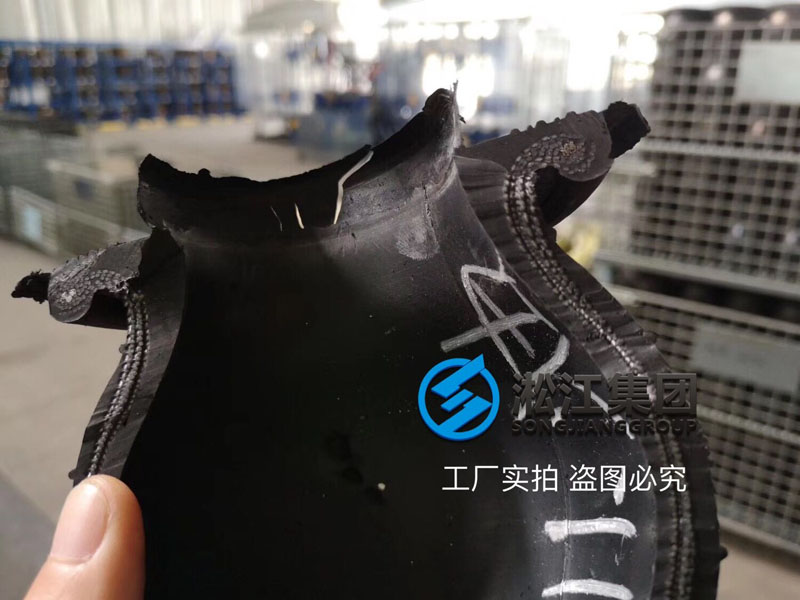 為了把控橡膠接頭膠料穩(wěn)定性實(shí)驗(yàn)室新增一臺(tái)三升密煉機(jī) 為了把控橡膠接頭膠料穩(wěn)定性實(shí)驗(yàn)室新增一臺(tái)三升密煉機(jī)